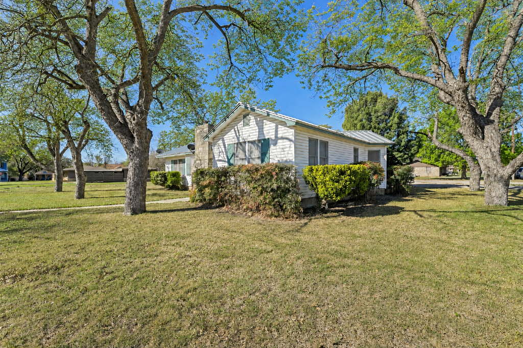 2602 Avenue K, Hondo