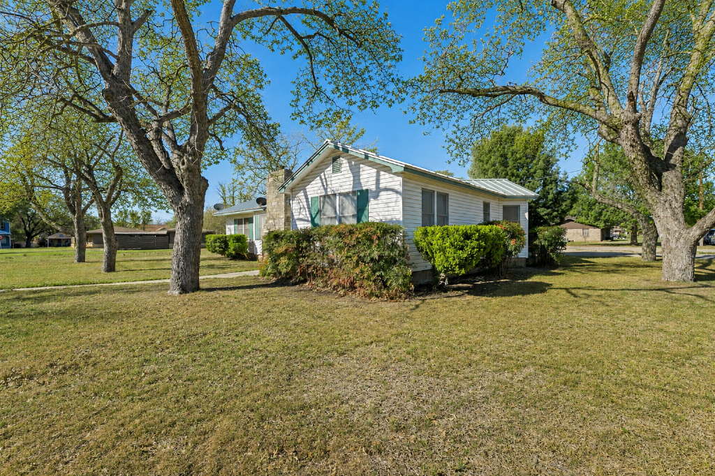 2602 Avenue K, Hondo