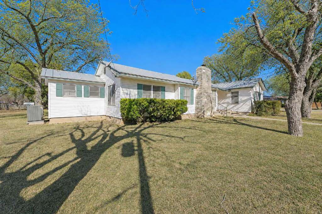 2602 Avenue K, Hondo