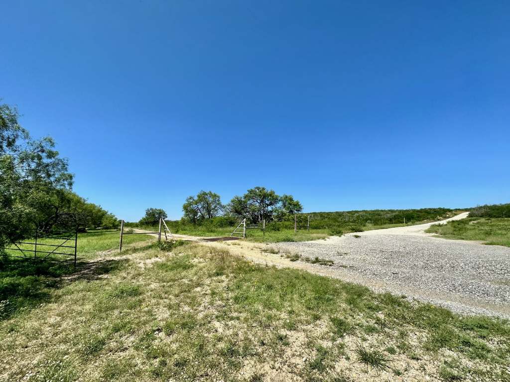 358 Acres, PR 6100, D'Hanis
