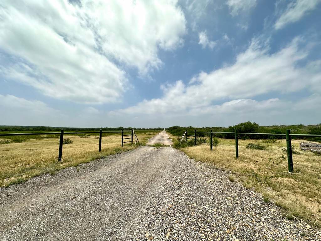 358 Acres, PR 6100, D'Hanis