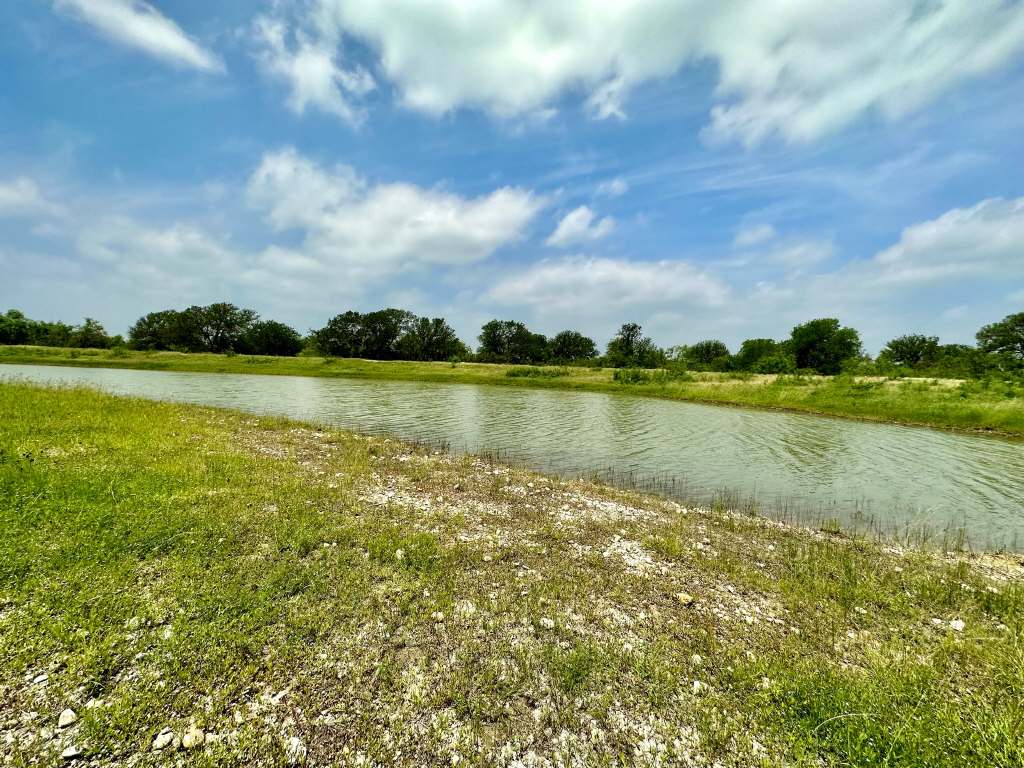 358 Acres, PR 6100, D'Hanis