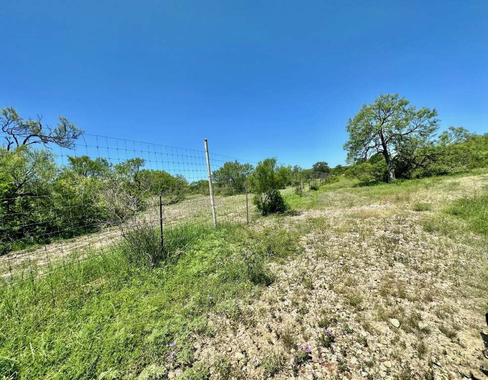 358 Acres, PR 6100, D'Hanis