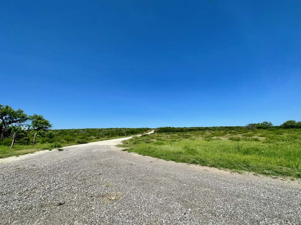 358 Acres, PR 6100, D'Hanis