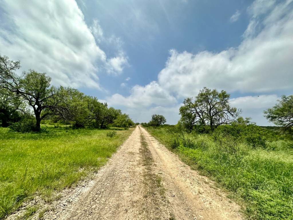 358 Acres, PR 6100, D'Hanis