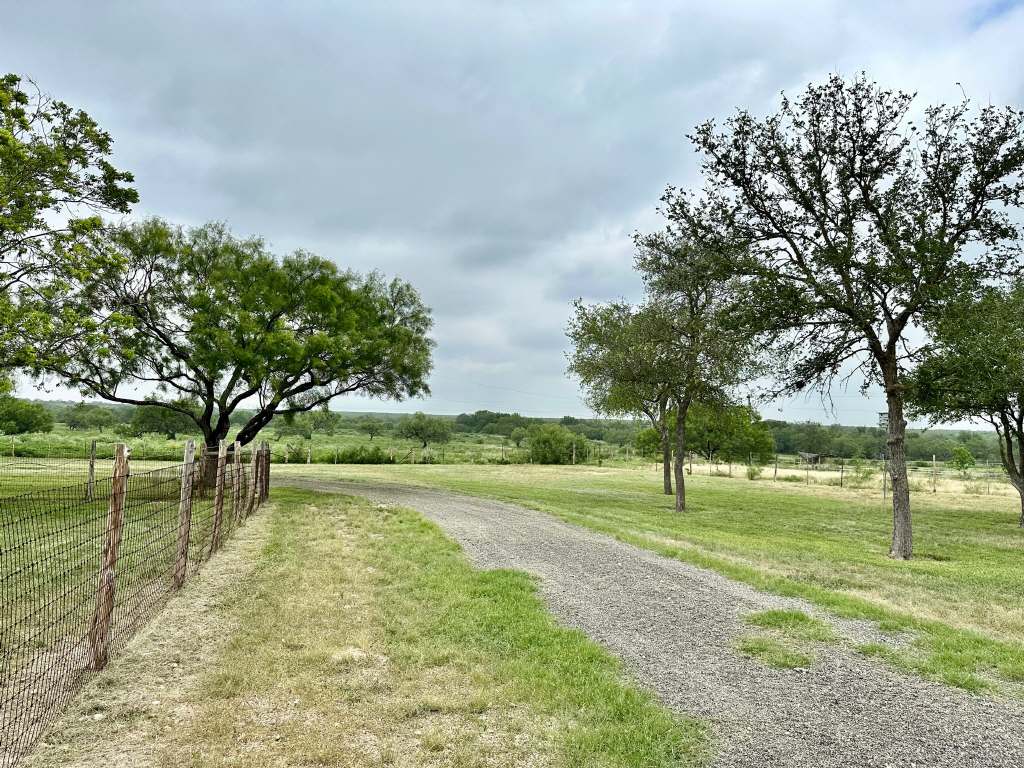 358 Acres, PR 6100, D'Hanis