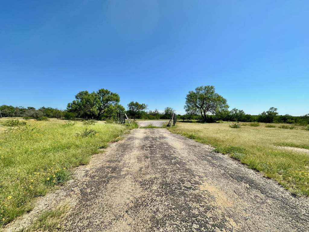 358 Acres, PR 6100, D'Hanis